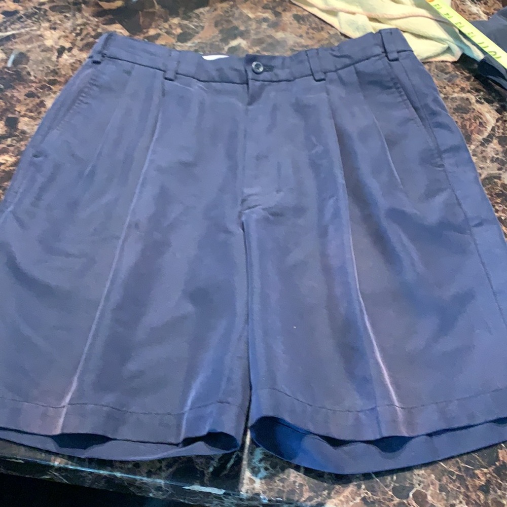 Arnold Palmer pleated golf shorts. Size 32